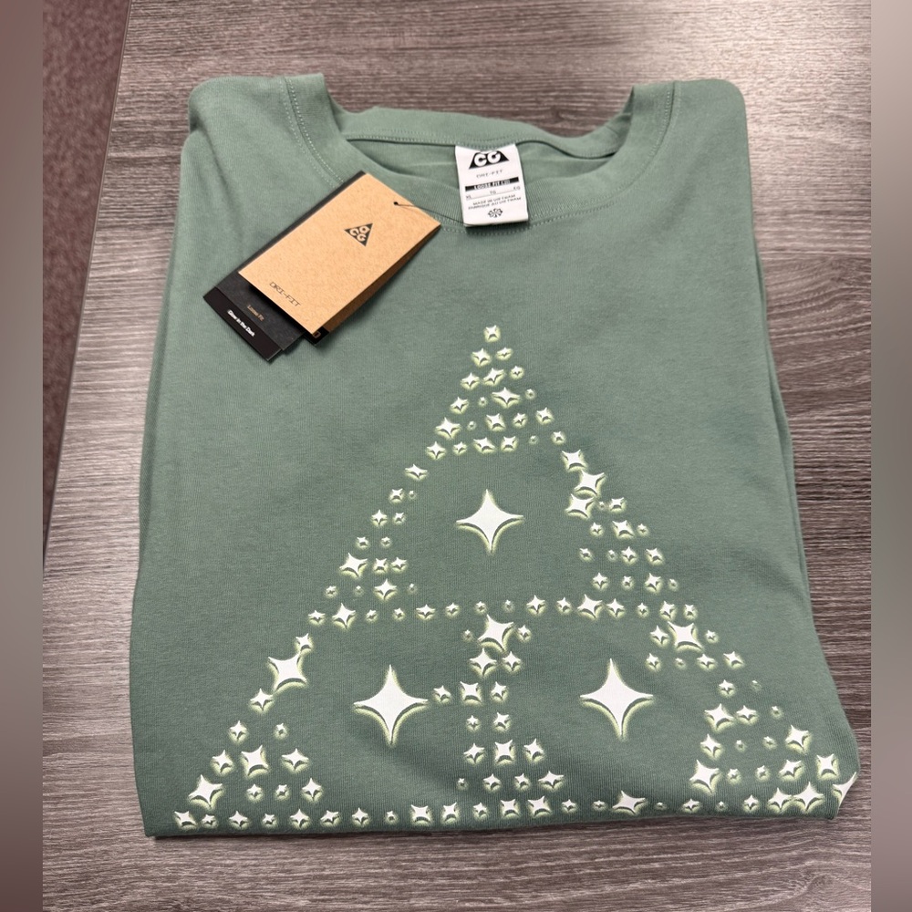 Nike Men’s ACG Dark Sky Long Sleeve T-Shirt - Picture 5 of 5
